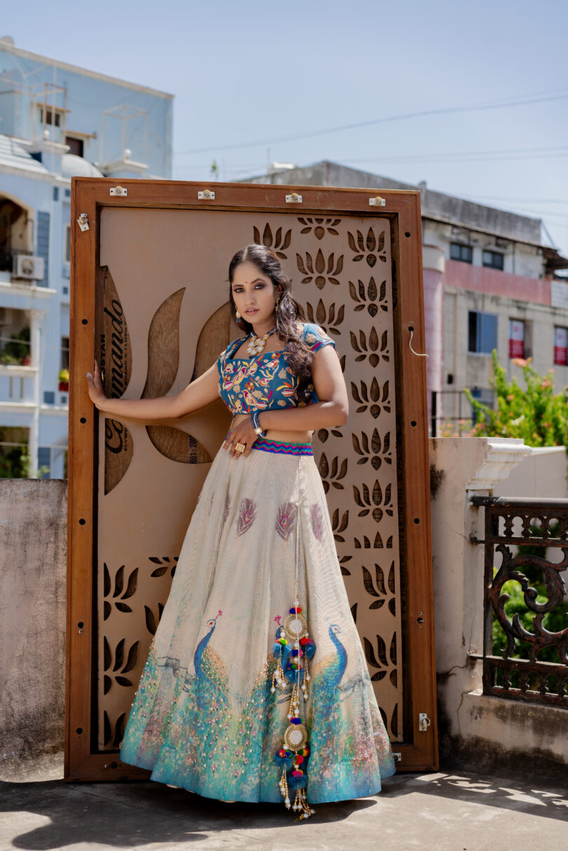 Jute Lehenga With Pure Organza Choli Set - Image 4